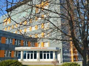 Устройство наружного металлофасада одного из цехов на производстве Балаклейского цементного завода