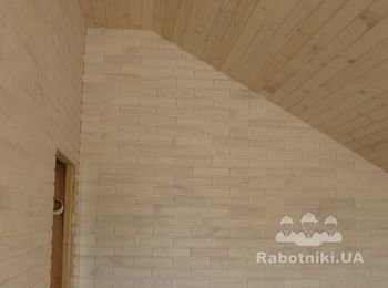 Внутренняя отделка -из натуральной, тонированной вагонки