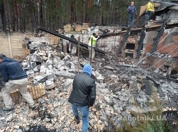 Демонтаж згорівшої сауни та вивезення сміття