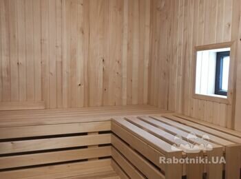 Полки виготовлені із липи, вішліфувані та підготовлено все під нанесення воску Tikkurila для меблів саун, бань.