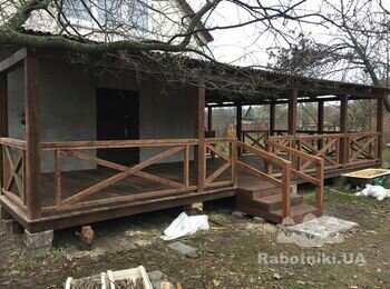 Тераса, в процесі робіт додали паркан.