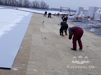 Монтаж ПВХ мембрани та утеплювача по існуючій покрівлі