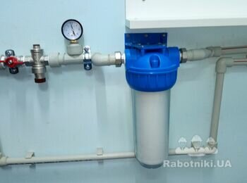 Монтаж очистки воды с регулятором давления