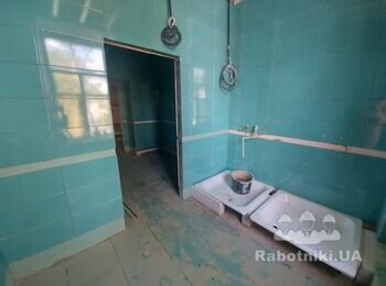 Душевая в колледже. В процессе