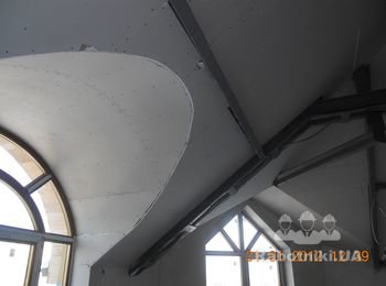 Складна стеля із гіпсокартону.