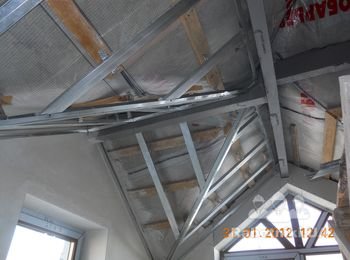 А так виглядає сам процес монтування конструкцій.