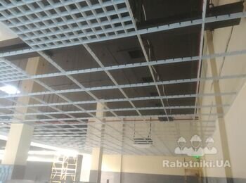 Монтаж направляющих под подвесной потолок.