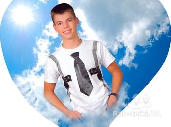 с керамогранитной плитки вырезано сердце перенесено на него фотоизображение сердце вставлено  в стеллу и приклеено.