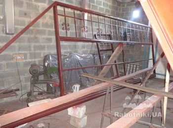 ворота в цеху.