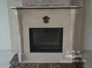 Камін з мармуру