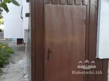 Металлическая конструкция для входа в помещение