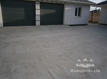 Бетонирование двора и заезда в гараж с планировкой и уплотнением отвального шлака, армированием и приёмом бетона