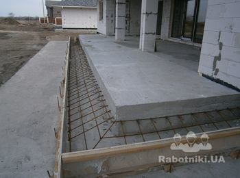 Устройство бетонных ступеней.