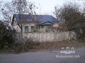 а всё что правее летом был зелёный забор (зарасло кустами)