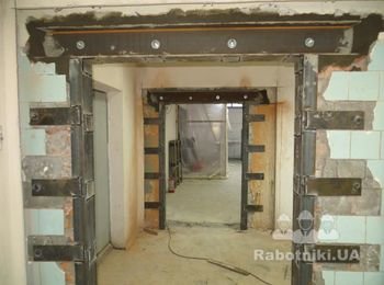 Вырезка проемов в Киве под кондитерских цех.Вырезка проводилась с помощью электрорезов  фирмы ХУСКВАРНА.мЕТТАЛОУСИЛЕНИЕ ПО ПРОЕКТУ
