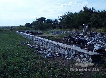 Цоколь из бута