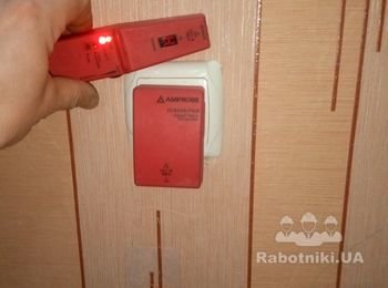 Трассоискатель“Amprobe”.Поиск скрытой электропроводки（под штукатуркой и др.материалами）под напряжением на глубине до 40см.Идентификация автомата（если он не подписан）.