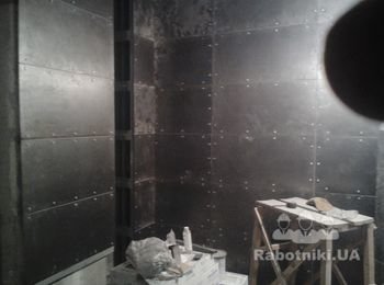 дизайнерская робота (обшивка стены металом)