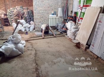 Равняние пола песком под лазерный уровень перед укладкой гидроизоляции,стиродура и последующей заливкой