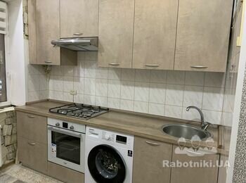 Висота під пральну машину 850. Висота верхніх шаф 950.