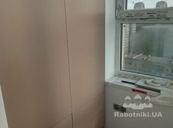 Ніша-балкон. Повний зріст, глибина 600. Нижня частина комод. Система відкривання PUSH