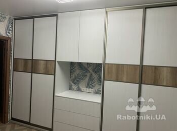 Шафа купе під стелю. Висота 2590. Прихований монтаж. Система відкривання PUSH TO OPEN