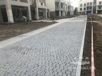 Бруківка 2п покостівка верх колотий 2 сторони різані з поєднанням термообробленоі плити 600:300:50 покостівка