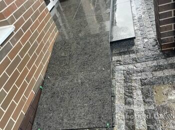 Ступеньки з лабладорит термо та покостівка полірована.
