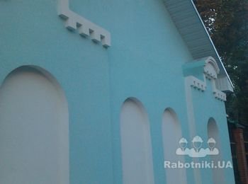 Фасад китайского посольства карает