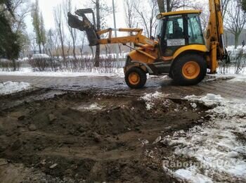 Аренда спецтехники позволяет использовать по необходимости даже самую узкоспециализированную технику. Вам не нужно покупать дорогой спецтранспорт и оборудование, содержать автопарк в надлежащем техническом состоянии, покупать дорогостоящие запчасти и нанимать в штат автомехаников. У нас Вы можете взять в аренду любую спецтехнику от ведущих мировых производителей, таких как JCB, Bobcat, Рено и прочих.
Звоните на наш многоканальный номер телефона (044) 379-20-50 и наши специалисты Вам помогут.