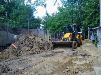 Аренда спецтехники позволяет использовать по необходимости даже самую узкоспециализированную технику. Вам не нужно покупать дорогой спецтранспорт и оборудование, содержать автопарк в надлежащем техническом состоянии, покупать дорогостоящие запчасти и нанимать в штат автомехаников. У нас Вы можете взять в аренду любую спецтехнику от ведущих мировых производителей, таких как JCB, Bobcat, Рено и прочих.
Звоните на наш многоканальный номер телефона (044) 379-20-50 и наши специалисты Вам помогут.