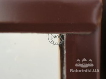 Вылаз на крышу со стеклопакетом.Отметка о закалке.