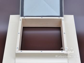 Люк на крышу.