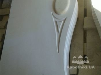 Колонна из песчаника с элементами резного декора.
Камнеобработка