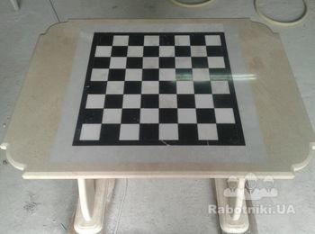 Журнальный столик с мраморной шахматной доской