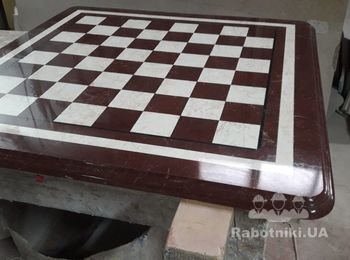 Шахматная доска из бардово-белого мрамора