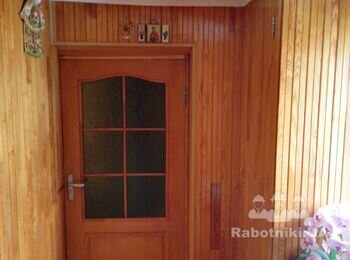 Внутрішня обшивка стін коридору, дерев'яною вагонкою(сосна)