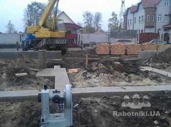 Возведение фундамента