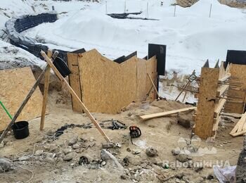 Монолітні сходи та підпірна стіна