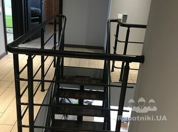 Лестница между этажами