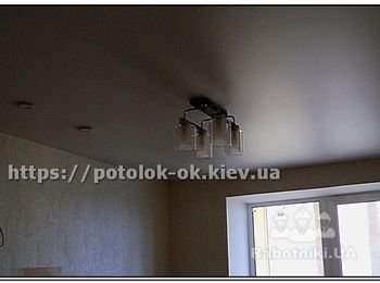 Глянцевый натяжной потолок