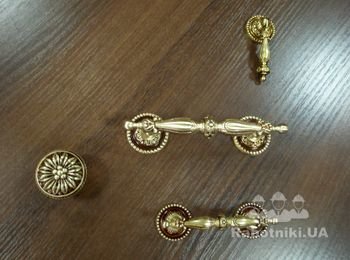 Мебельные ручки материал -латунь,цвет античное золото есть в наличии