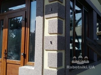 Дом в Полтавской области.
Силиконовая декоративная штукатурка "Барашек".
Декоры - камешковая штукатурка.
Все материалы Baumit.