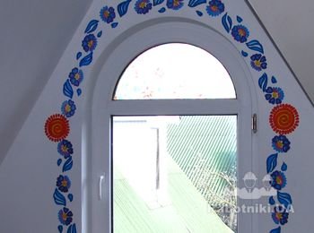 Орнамент в стиле Петриківка
