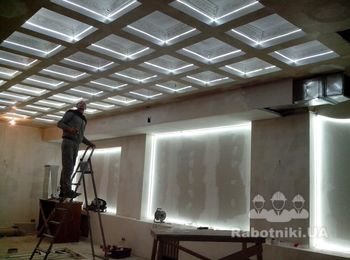 Освітлення торгового залу з допомогою LED стрічок.