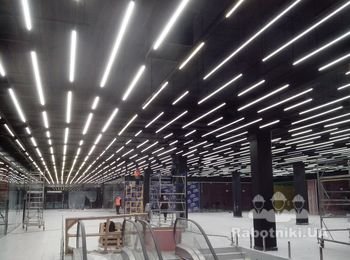 Освітлення загальних зон торгового центру LED світильниками