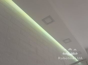 Врізні світильники в гіпсокартонному коробі і LED підсвітка короба