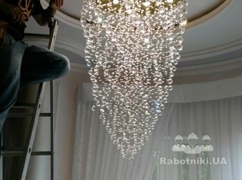 Монтаж люстри з кришталем Swarovski