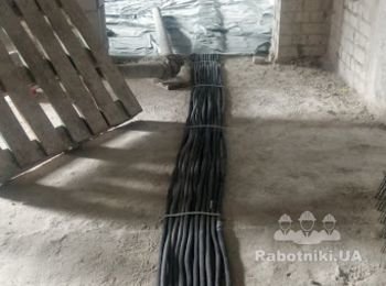 Монтаж кабелю по підлозі в гофротрубі під стяжку