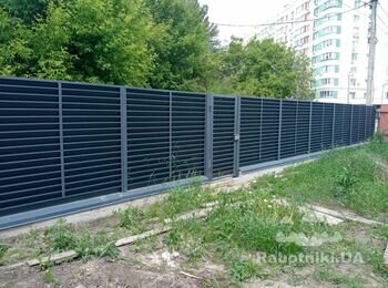Паркан , хвіртка , автоматизовані ворота .